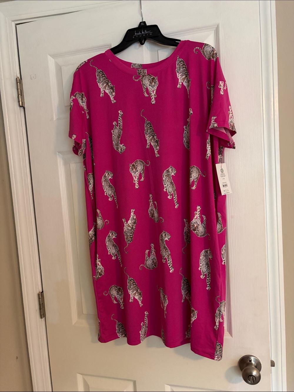 Women's Fuchsia Tiger-Print Short-Sleeve Nightshirt size large/extra large